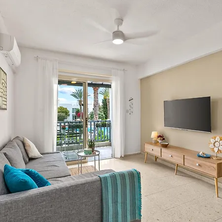 Lotus By The Sea- 2-bedroom With Communal Pool Apartament