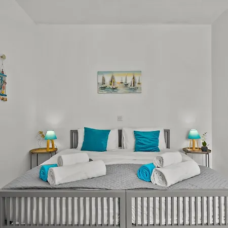 Lotus By The Sea- 2-bedroom With Communal Pool * Pafos