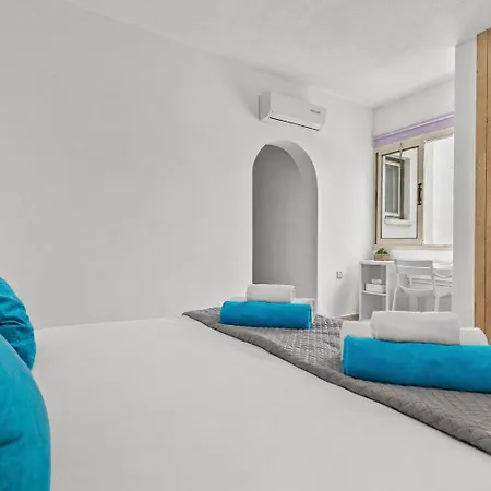 Lotus By The Sea- 2-bedroom With Communal Pool Pafos