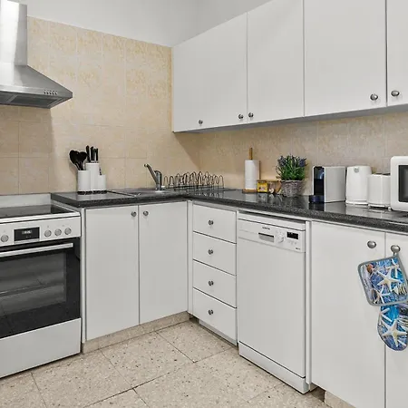 Lotus By The Sea- 2-bedroom With Communal Pool Apartament Pafos