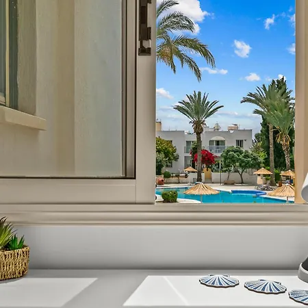 Apartament Lotus By The Sea- 2-bedroom With Communal Pool