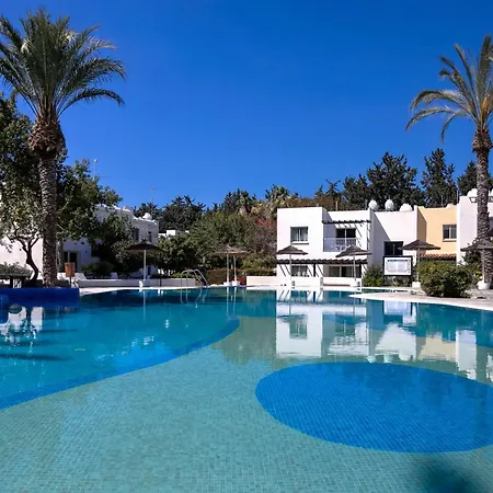 Lotus By The Sea- 2-bedroom With Communal Pool Apartament Pafos