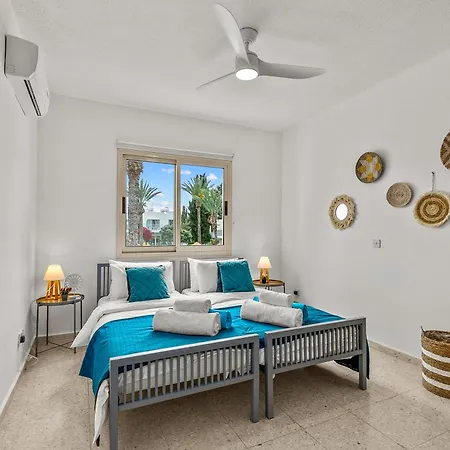 Lotus By The Sea- 2-bedroom With Communal Pool *