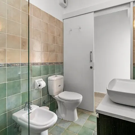 Apartament Lotus By The Sea- 2-bedroom With Communal Pool *